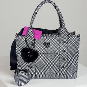 Betsey Johnson Black&White houndstooth skull tote,purse,coin-purse,heart charm☠️